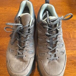 Women’s Oboz Hiking Shoes size 9.5